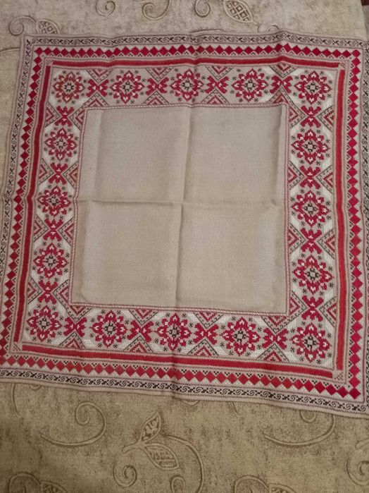 Продавам каре от ленена панама ръчно шито