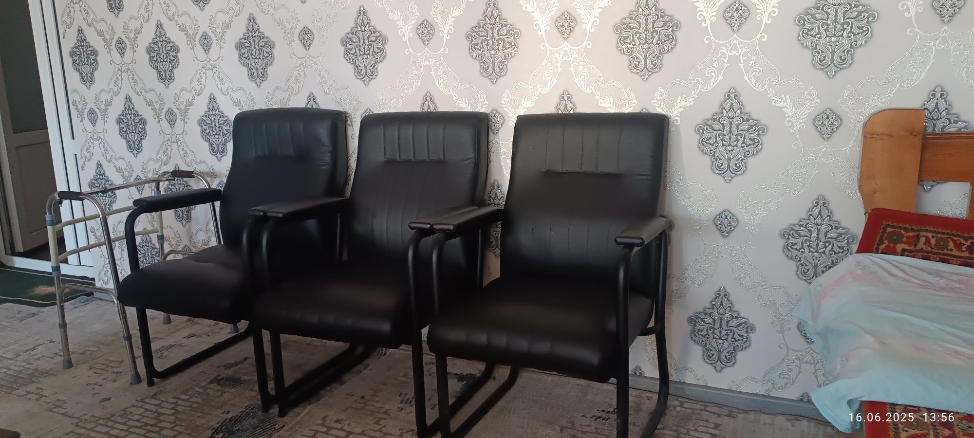 Kreslolar sotilqdi
