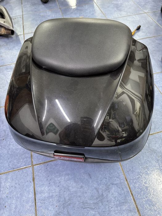 Top case piaggio mp3 cu suport de prindere si accesorii