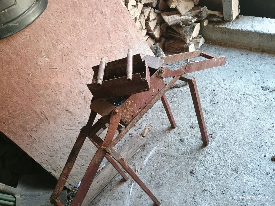 Presa peleți  din carton și rumegusi pentru soba și semieie