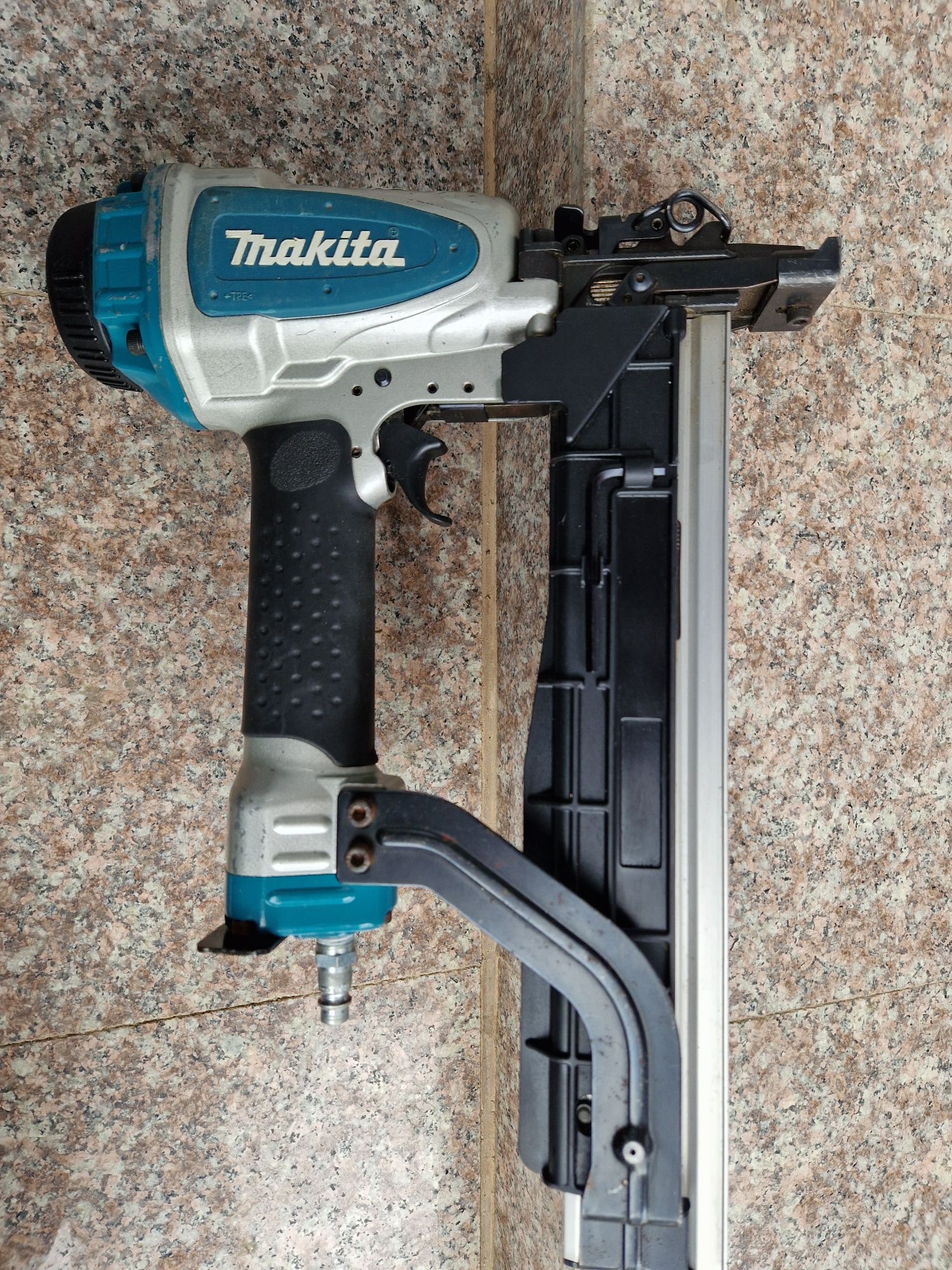 Makita capsator pneumatic