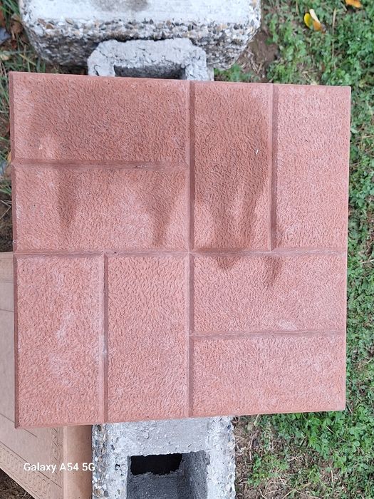 masă vibrantă pentru pavele+mașină  de făcut bolțari