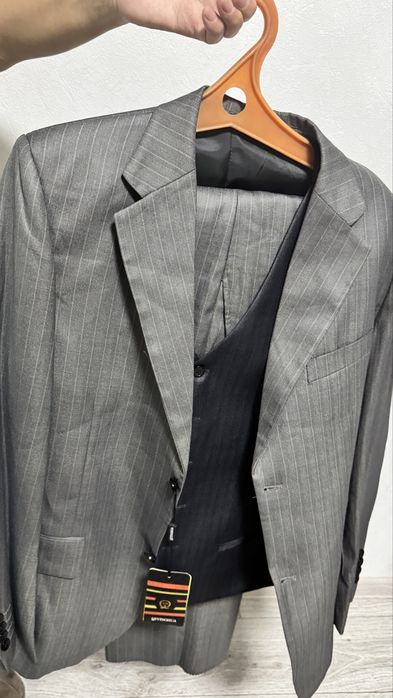 Продаю новый костюм мужской 40000т