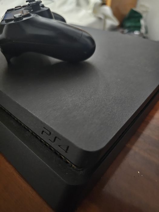 PS4 Slim 500GB + Controller– 600 lei