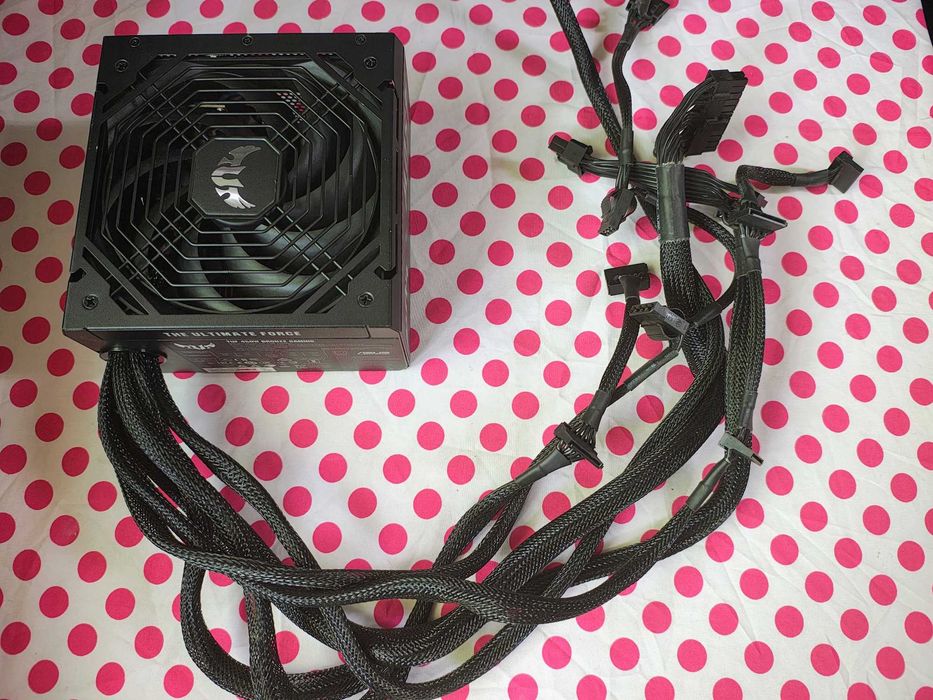 Sursa ASUS TUF Gaming, 80+ Bronze, 450W.