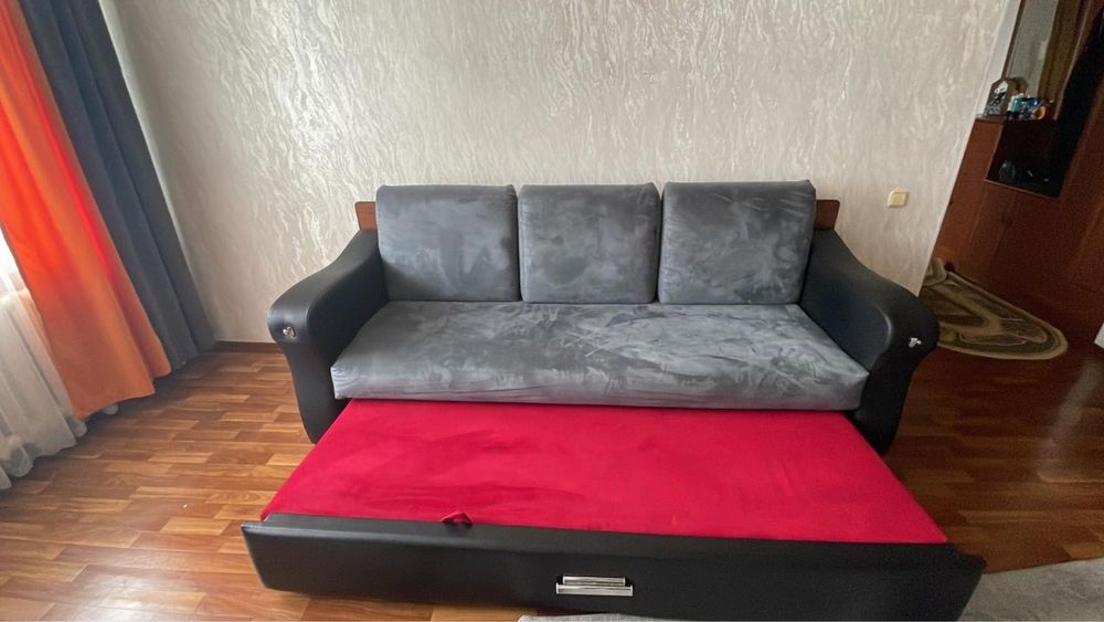 Продам диван и стулья