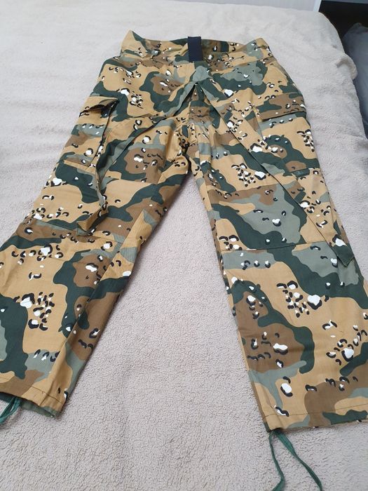 Продам  новые зимние камуфляжные штаныы 52 размера