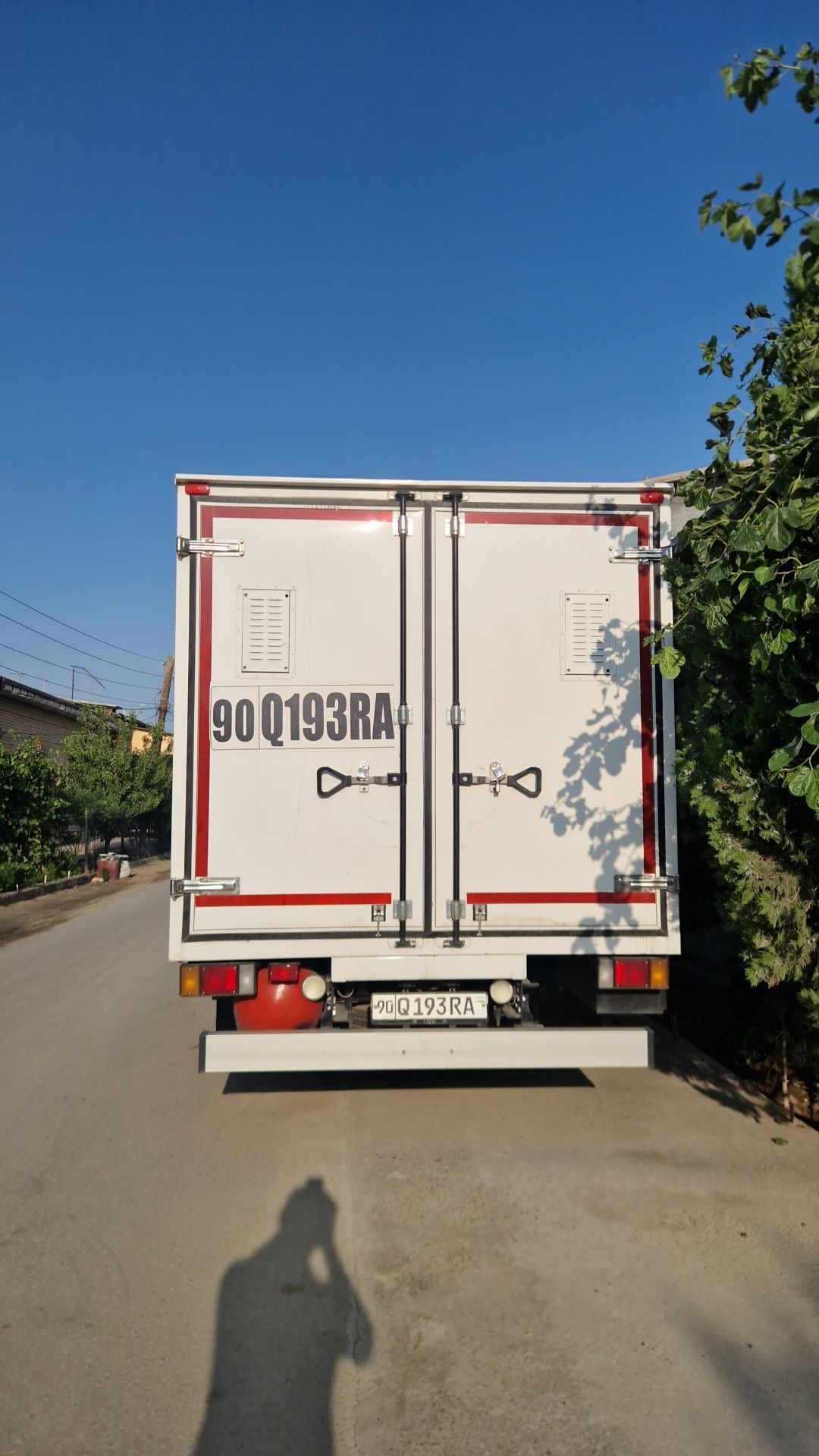 Isuzu 5 ton sotiladi 2023 yil 90 000km yurgan