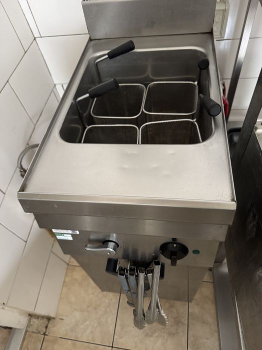 Fost restaurant/pizzerie vinde produse