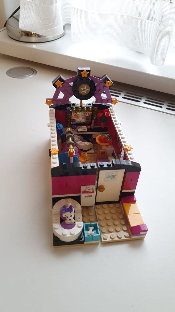 LEGO friends Culisele scenei Livi