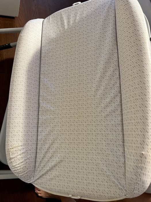 Vând Chicco - Cadita cu masa de infasat si roti.