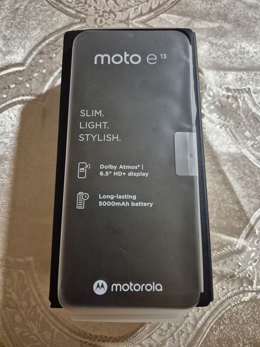 Продавам телефон Motorola e13