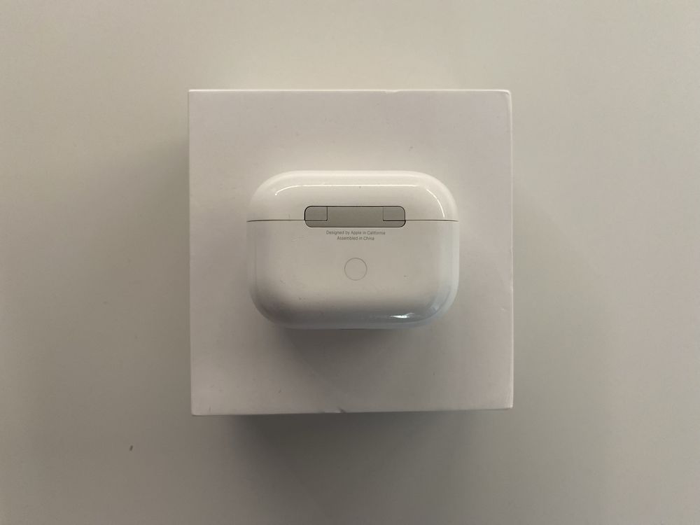 AirPods Pro (1-во поколение) - Работят отлично, без Noise Cancellation