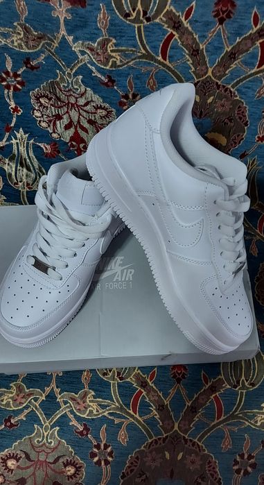 Vând adidași la cutie noi nepurtati