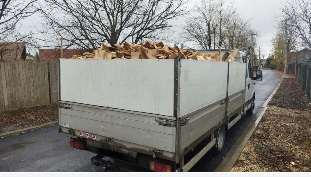 Vând lemne de foc esență tare și brad