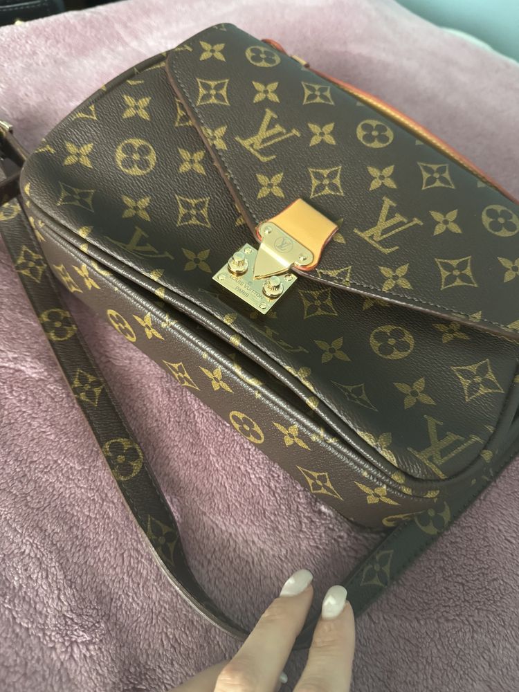 Чанта Louis Vuitton с дълга дръжка