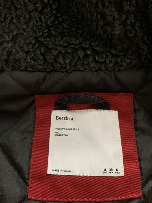 Червено яке Bershka