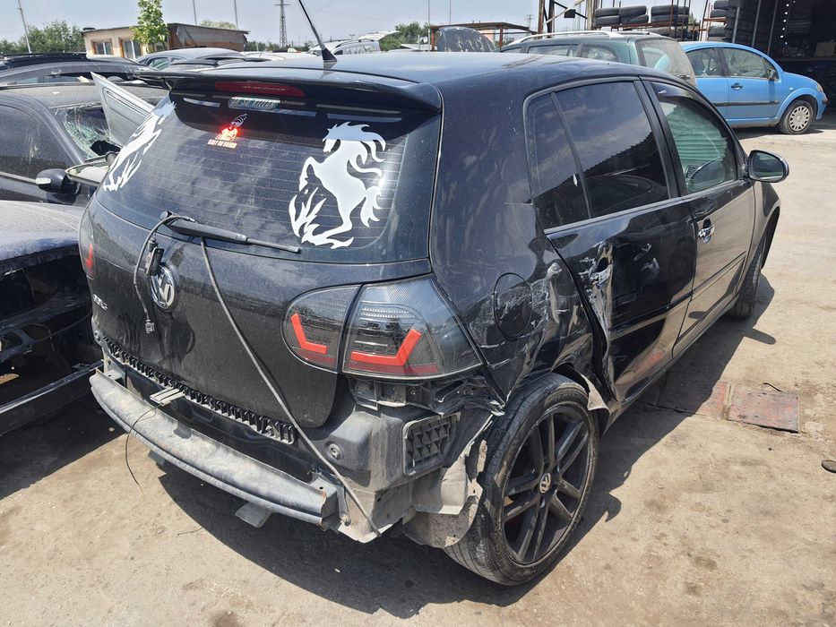 На части! VW Golf 2.0 TDI