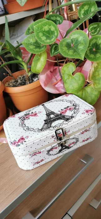 Cutii bijuterii, inele, bratari, coliere 3 modele; Cutia Pufo elegance