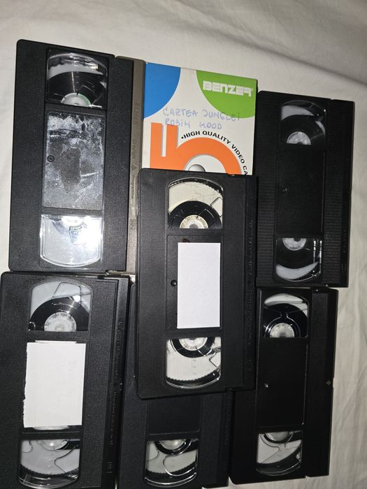 Set de 10 casete video, VHS, cu filme pentru adulți, 100 de lei