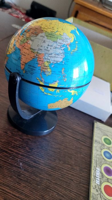 Animal globe whiz