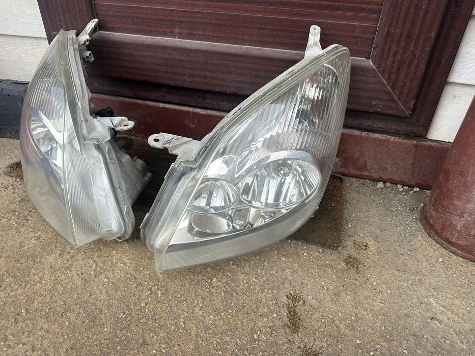 Фар/Фарове за Тойота Корола Версо 2001-2004г!
