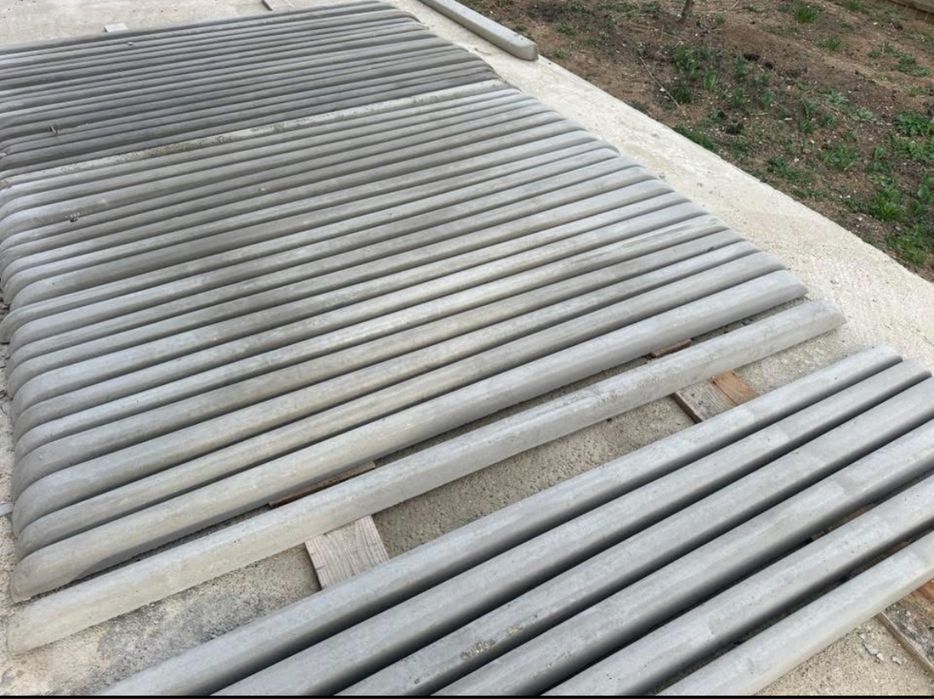 Stâlpi beton , gard