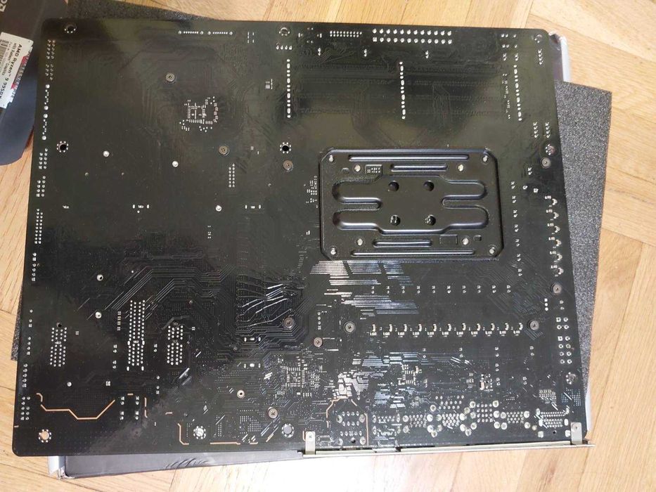 AMD Ryzen 7 7800X3D + AsRock X670E PG Lightning