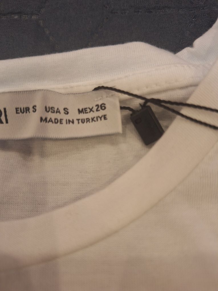 Продавам 3 женски тениски