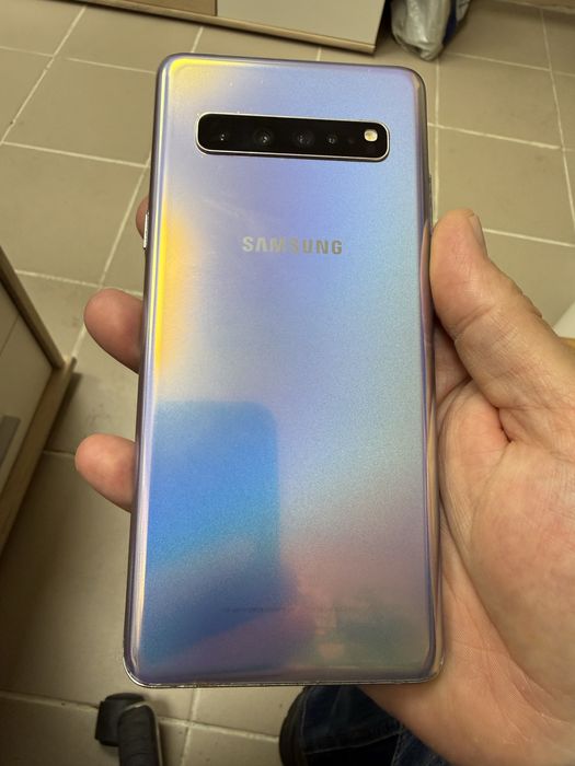 Samsung Galaxy S10 5G 8/256gb - отличен