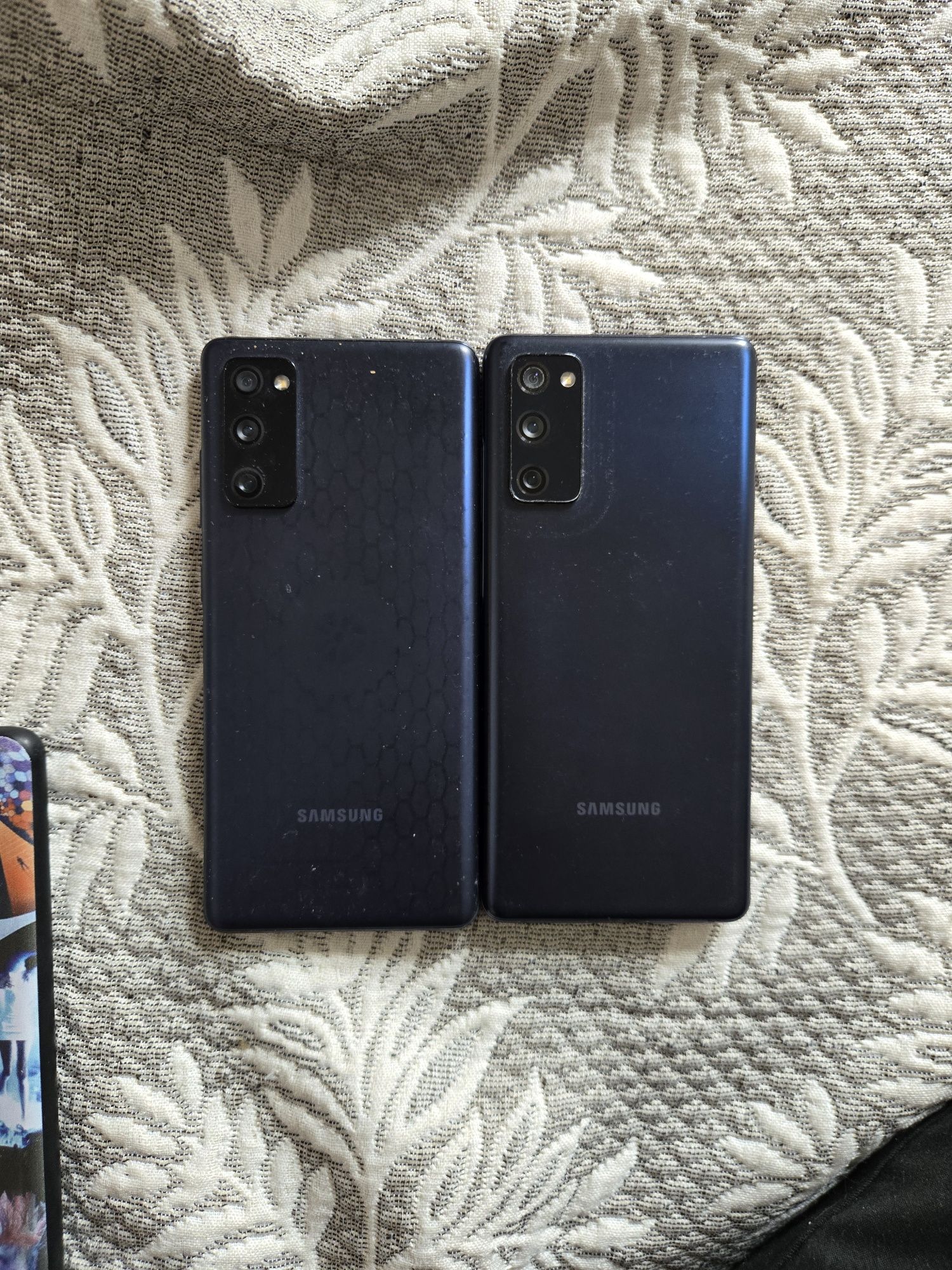 SAMSUNG S20FE 2 штуки