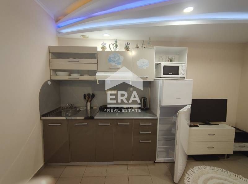 Едностаен обзаведен апартамент под наем, със собствен двор и паркомяст