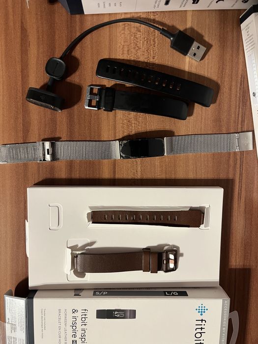 Ceas smartwatch Fitbit Versa Lite si bratara fitness Fitbit Inspire HR