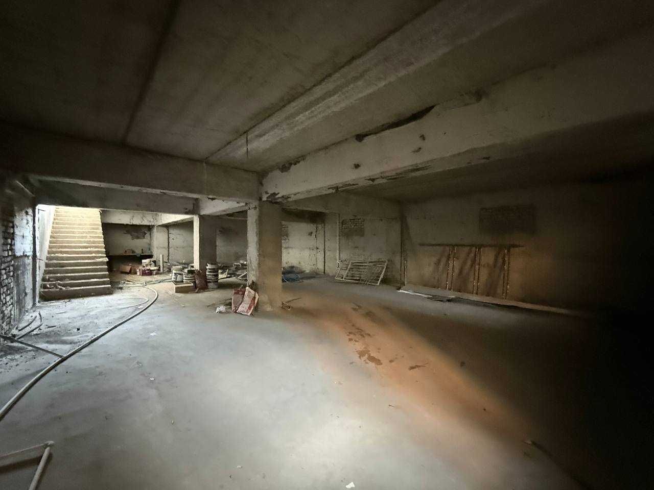 254 m2 lik Karobka holatdagi noturar magazin sotuvga qoyilyapti.