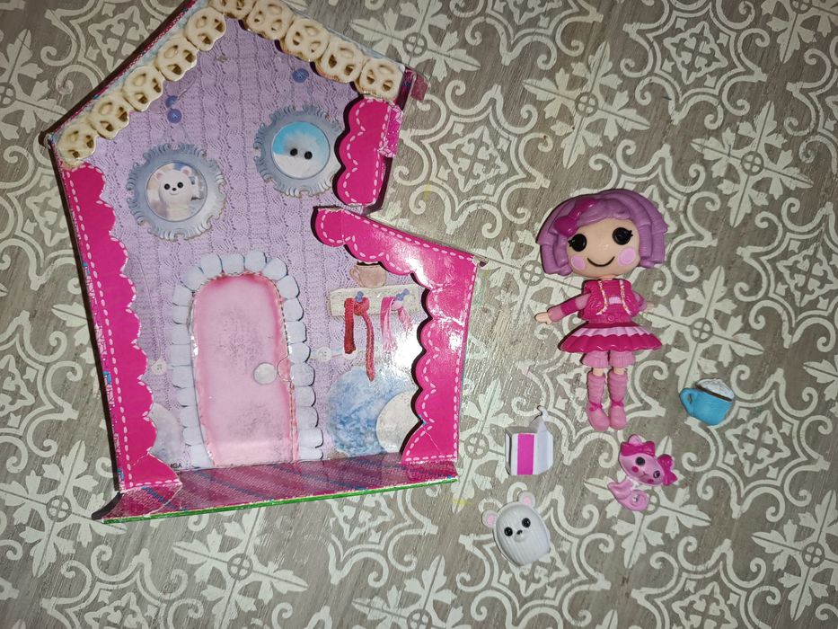 Кукли и къщи Лалалупси