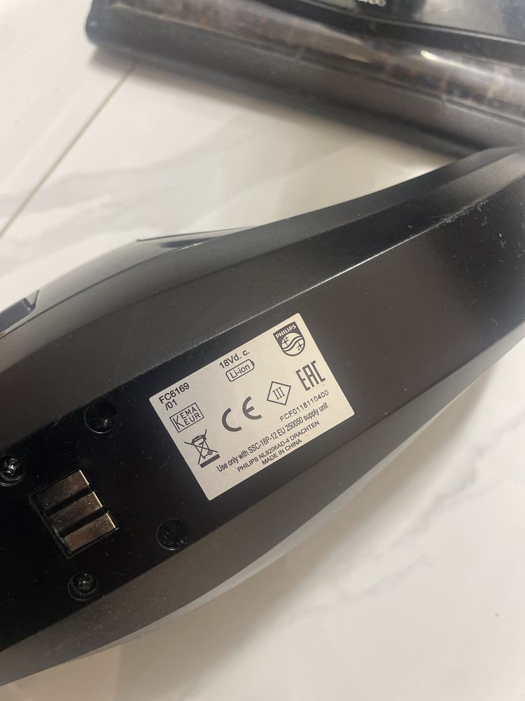 Вертикальный пылесос Philips FC6169
