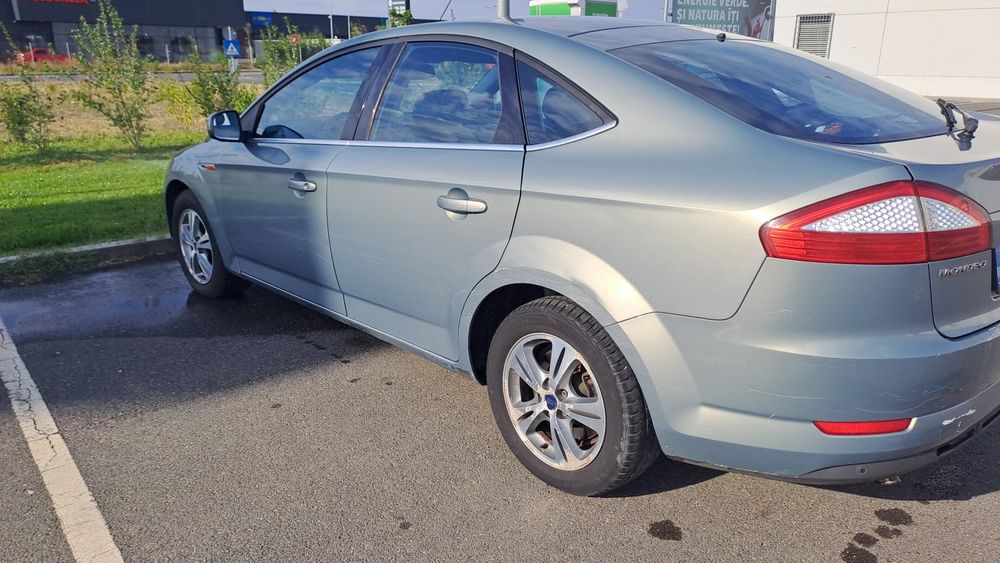 Ford Mondeo Gri.