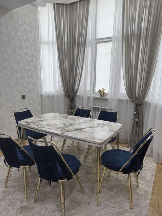 Стол 1,стулья  6шт