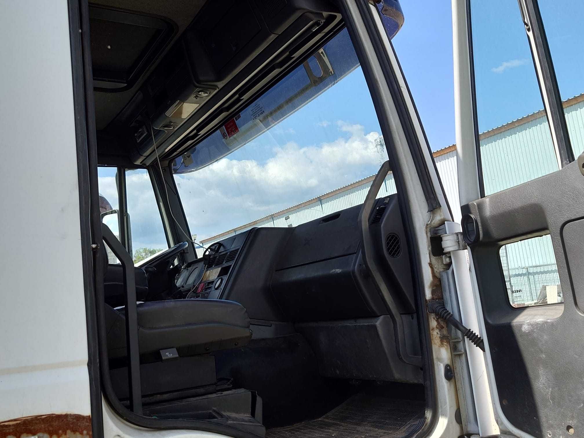 Iveco Magirus cu Macara Hiab 125