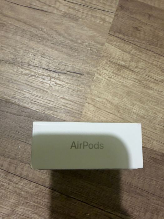 Apple AirPods 4 слушалки