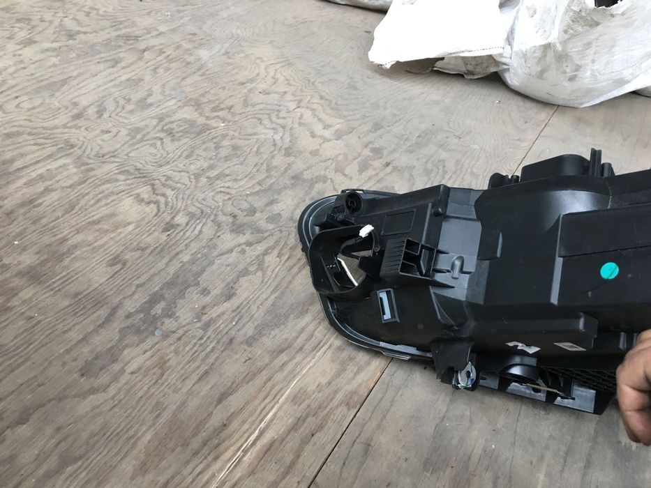 Оригинална Предна броня и Десен фар за Bmw X1. F48. 2015-