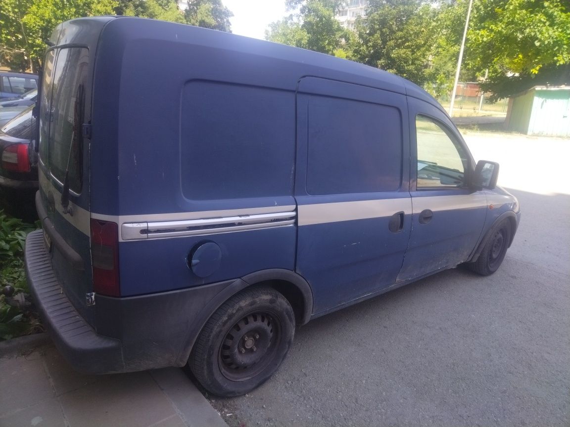 Продавам товарна баничарка OPEL COMBO 1.7 Isuzo мотор 
OPEL COMBO 1.7