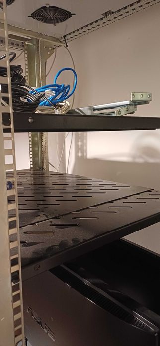 Vand rack metalic fara roti networking