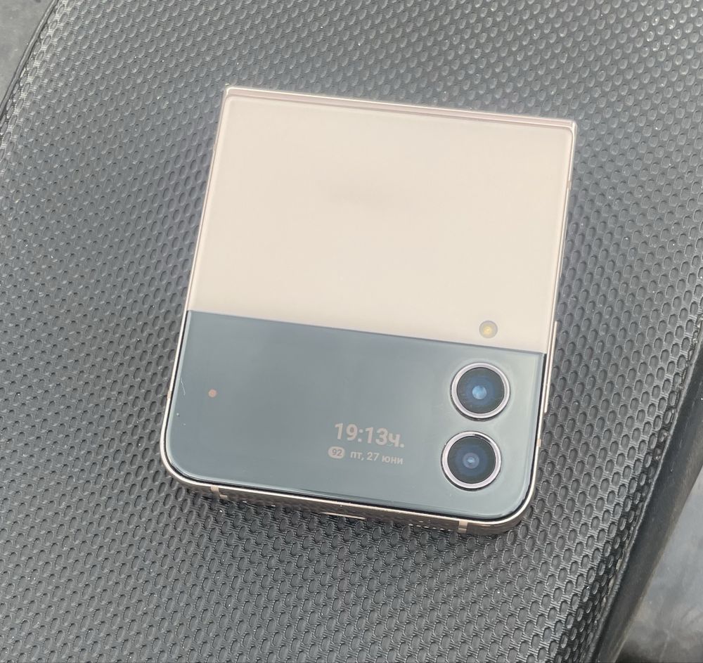 Samsung Galaxy Z Flip 4
