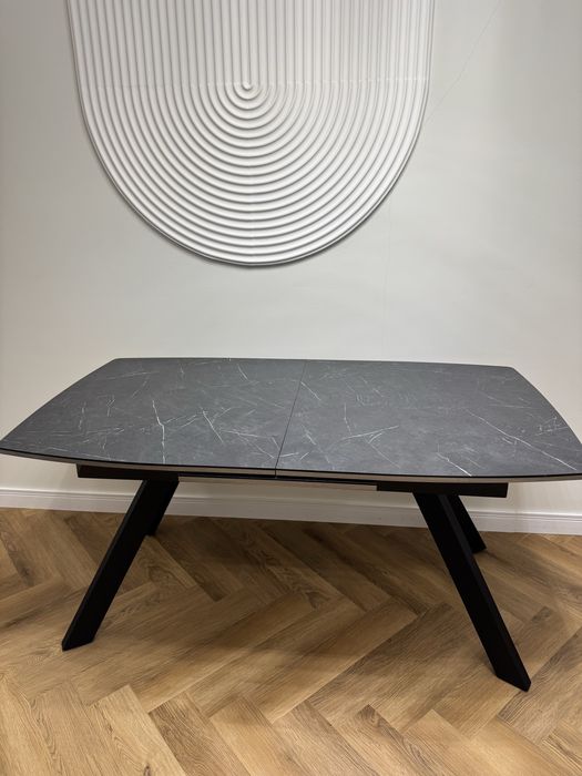 Стол в отличном состоянии