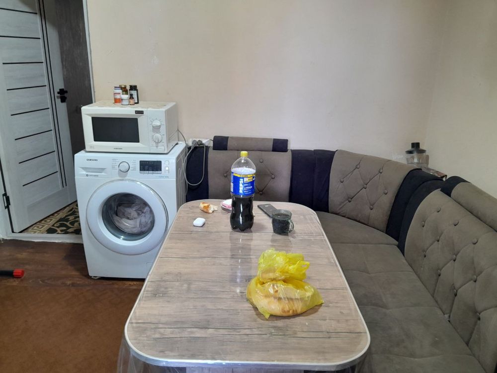 Uy sotiladi srochna 4 xona zal dvaynoy