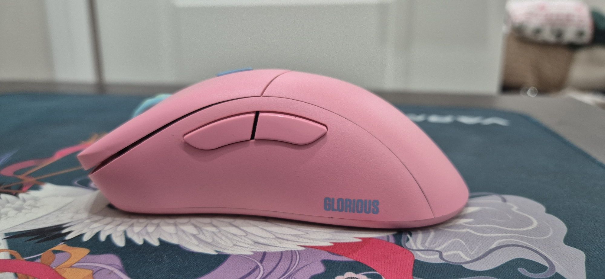 Продам игровую мышь Glorius model D PRO Flamingo