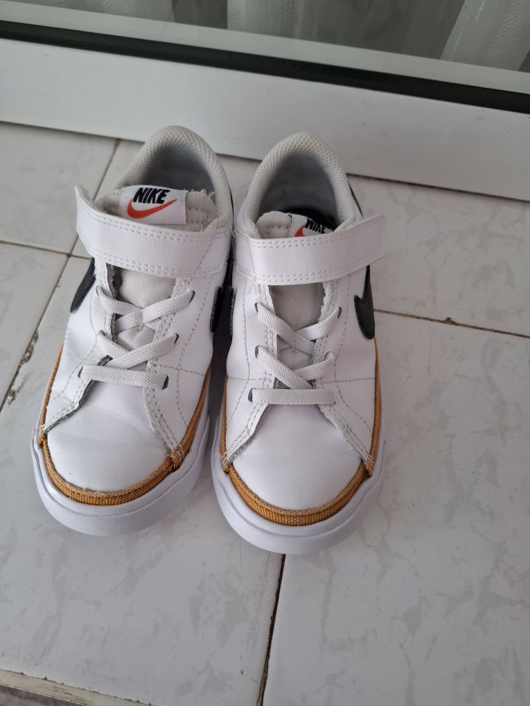 Оригинални маратонки на nike 27 номер 30лв