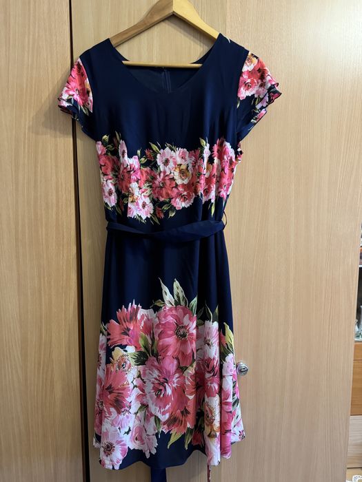Rochie cu motiv floral din voal