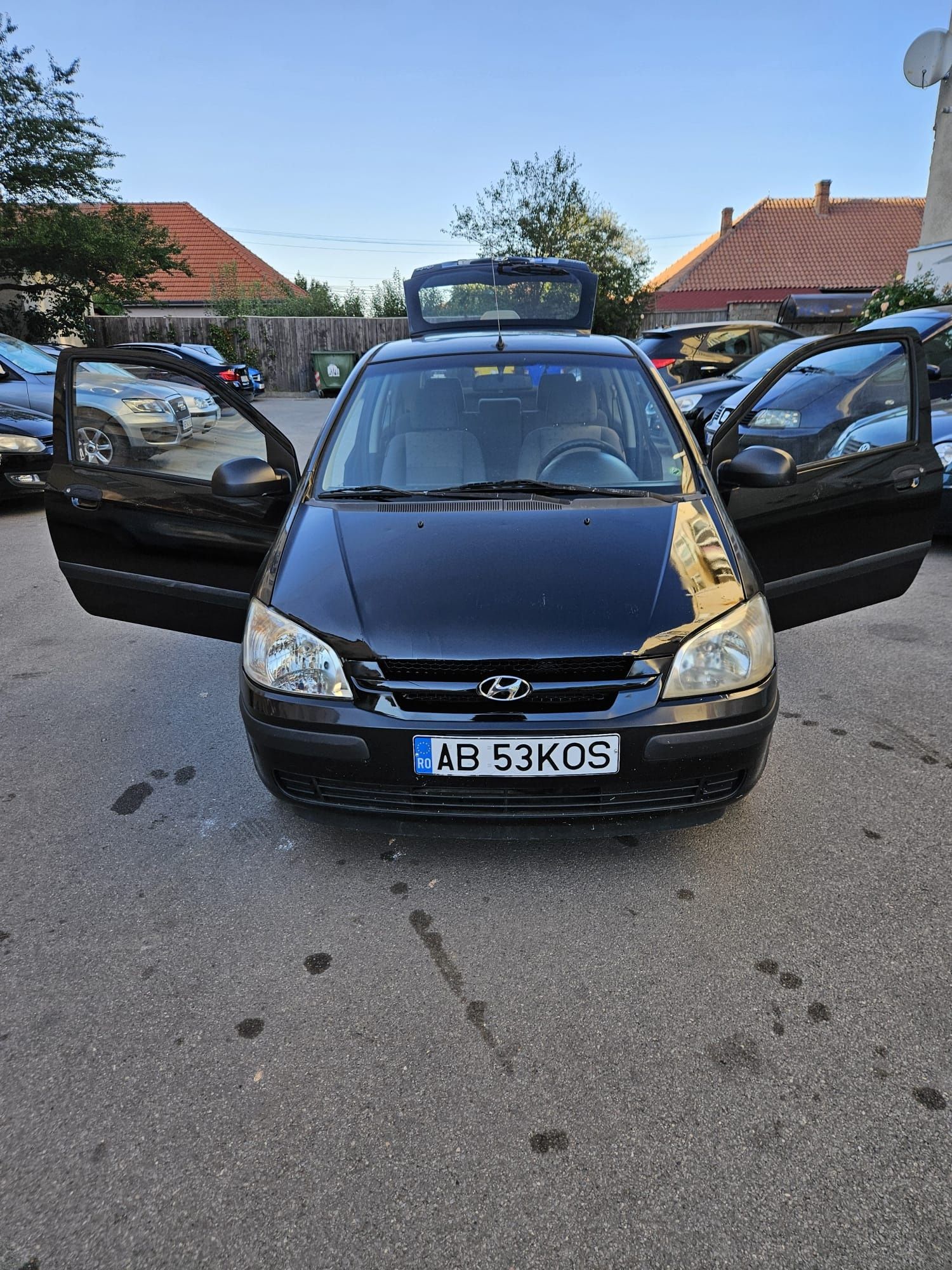 Vind Hyundai genz an 2006 .motor 1100 bez in stare buna